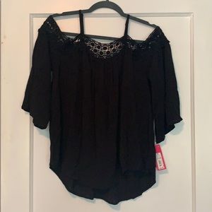 🆕 Off the Shoulder Macrame Detail Shirt